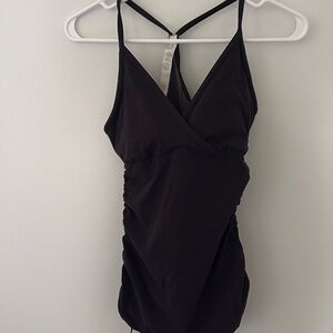 EUC Lululemon women’s black scrunched size tank.  Size 6.